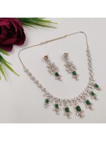 Emeralds Shimmering Necklace Set 